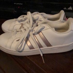 Women’s Adudas Cloud Foam sneakers